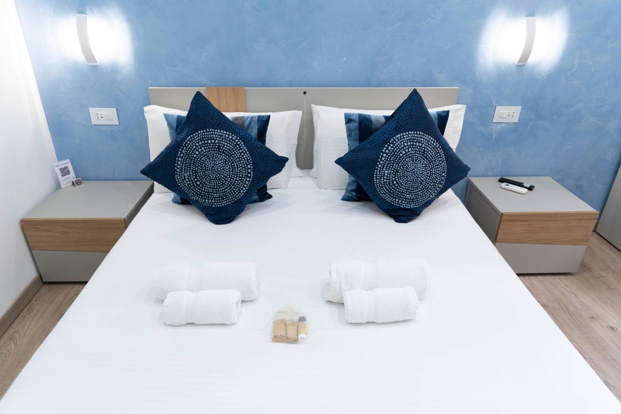 רומא Catone Luxury Rooms מראה חיצוני תמונה